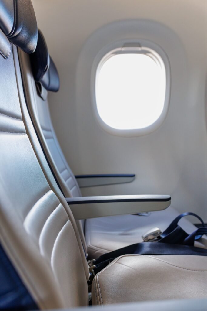 Sitzplätze im Flugzeug für einen Langstreckenflug mit Baby